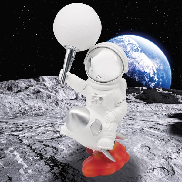 ASTRONAUT ON ROCKET LAMP LED