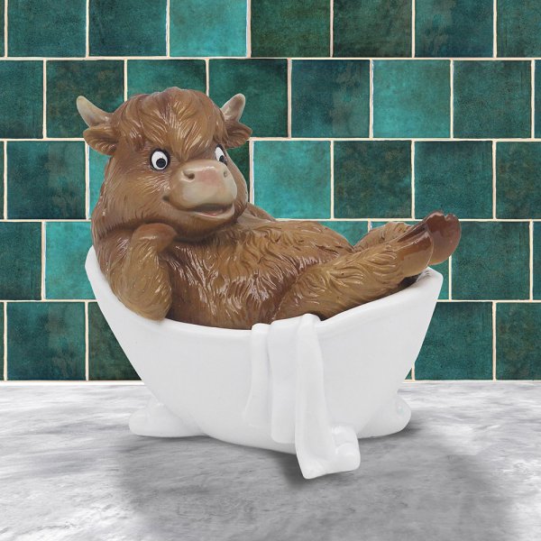 HIGHLAND COW BATHTIME