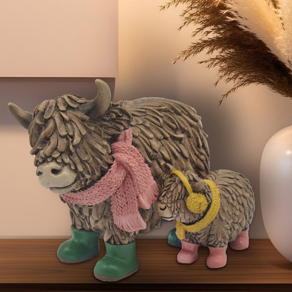 HUGHIE TWIN HIGHLAND COWS