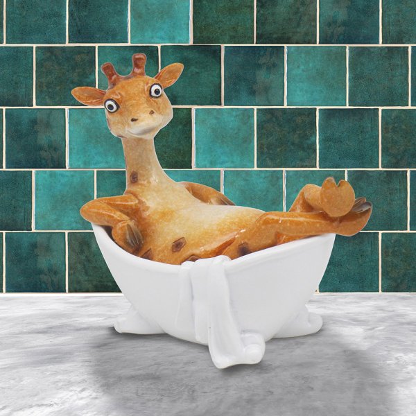 GIRAFFE BATHTIME