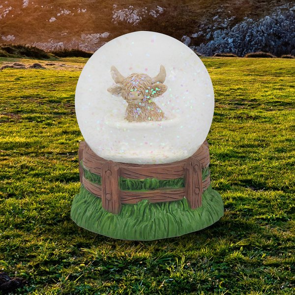 HIGHLAND COW SOAKINGWATERGLOBE