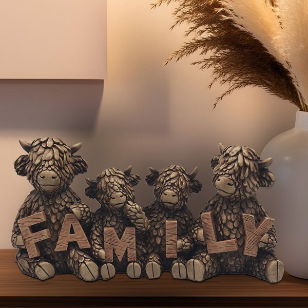 HUGHIE HIGHLAND COWS FAMILY