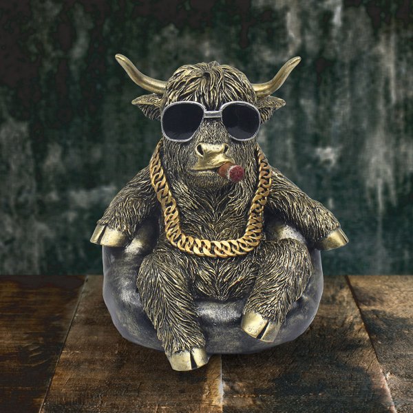 HIGHLAND COW CHILLING